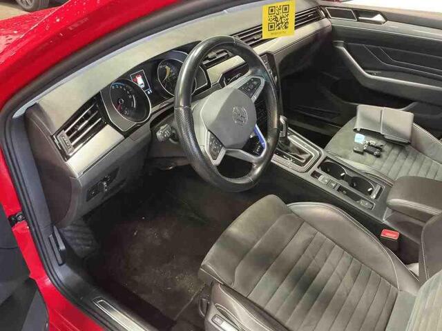 Volkswagen PASSAT Variant GTE 1.4 TSI PHEV 218PK | Panodak | 360° | Half Leer | Adaptive Cruise | Carplay | Getint Glas |