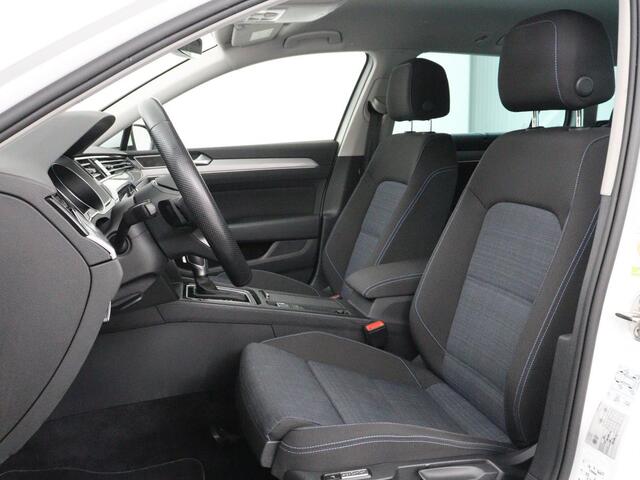 Volkswagen PASSAT 1.4 TSI PHEV GTE | Stoelverwarming | Trekhaak | Massage | 360 Camera | Stuurverwarming | Adaptive cruise | Matrix LED | Carplay | Navigatie | Parkeerhulp | Plug In