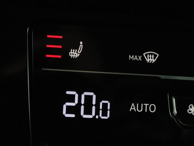 Volkswagen PASSAT 1.4 TSI PHEV GTE | Stoelverwarming | Trekhaak | Massage | Camera | Carplay | Keyless | Matrix LED | Navigatie | Adaptive cruise | Park Assist | Climate control | Plug In