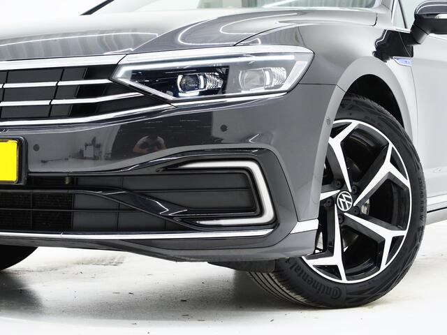 Volkswagen PASSAT Variant 1.4 TSI PHEV GTE R-Line | Panoramadak | Leder | Matrix LED | Massage | HUD | 360 | Virtual | Keyless | Adaptive Cruise