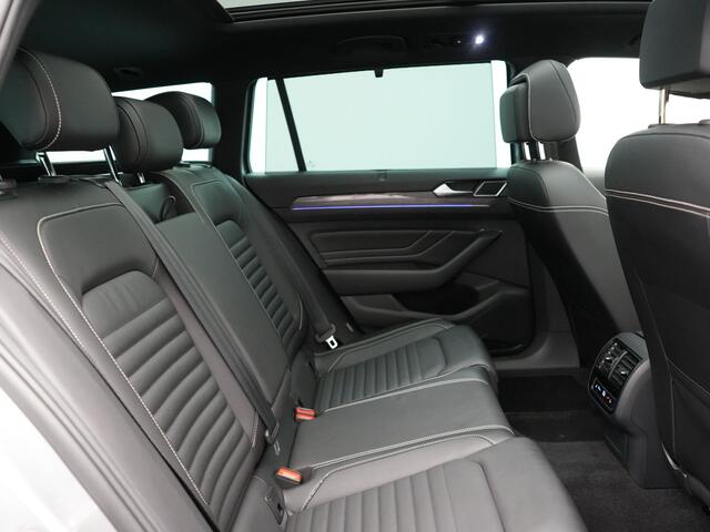 Volkswagen PASSAT Variant 1.4 TSI GTE Business PHEV 218pk Dealer O.H | Panodak | Adaptive Cruise | 360 Camera | IQ Light | Lederen Sportstoelen Massage & Verwarmd | Blis | Keyless | Apple Carplay | Navigatie | Virtual | DAB | 18"L.M | IQ Drive | Plug In Hybrid |