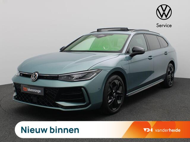 Volkswagen PASSAT Variant 1.5 eHybrid R-Line Edition 272PK DSG SOH 100%, Pano-Schuifdak, Trekhaak, Black Style, Keyless, Side Assist, Elektr. Achterklep, Voorruitverwarming, Stoel-Stuurverwarming, 18" LM Velgen, Navi