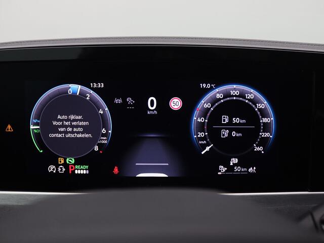Volkswagen PASSAT Variant 1.5 eHybrid R-Line Edition 272PK DSG SOH 100%, Pano-Schuifdak, Trekhaak, Black Style, Keyless, Side Assist, Elektr. Achterklep, Voorruitverwarming, Stoel-Stuurverwarming, 18" LM Velgen, Navi
