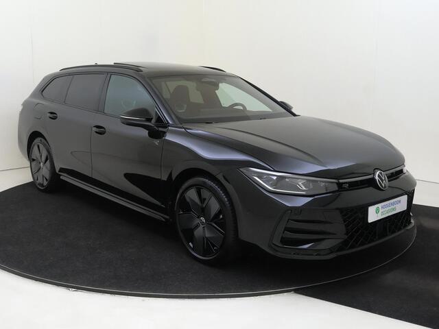 Volkswagen PASSAT Variant 1.5 eHybrid R-Line Edition | SoH 100% | Panoramadak | Trekhaak | Black style | Head-up display | 360 camera | Stoelverwarming voor en achter | Parkeerassistent |