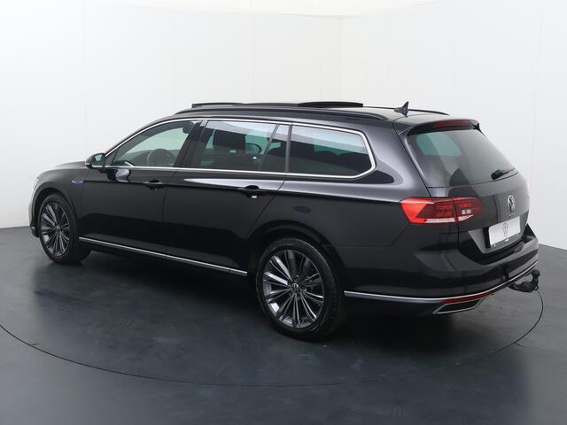 Volkswagen PASSAT Variant 1.4 TSI PHEV GTE Business | 218 PK | SoH 91% | Trekhaak | Panoramadak | Achterklep Easy Open | 360 graden camera (Area View) |