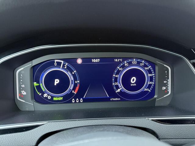 Volkswagen PASSAT Variant 1.4 TSI PHEV GTE Business | 218 PK | SoH 91% | Trekhaak | Panoramadak | Achterklep Easy Open | 360 graden camera (Area View) |