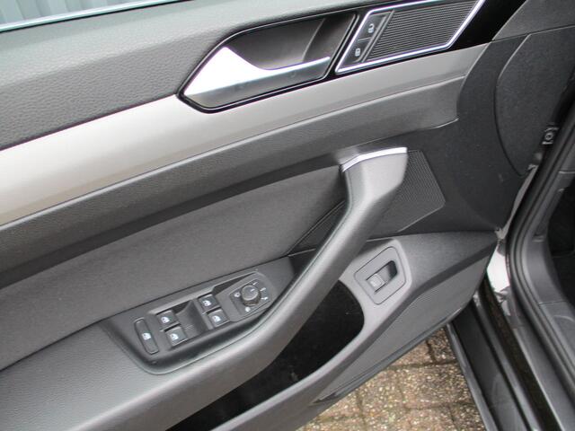 Volkswagen PASSAT Variant 1.5 TSI 150 Pk Automaat Navi Trekhaak
