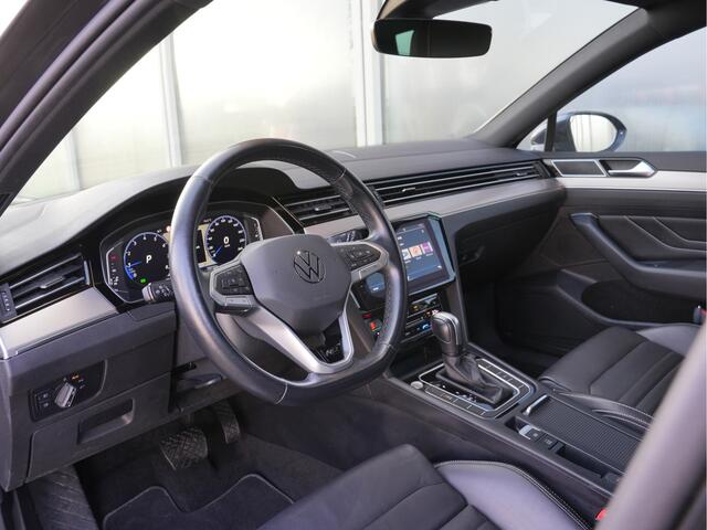 Volkswagen PASSAT Variant 1.5 TSI R-Line Business + | Achteruitrijcamera | Apple Carplay/Android Auto