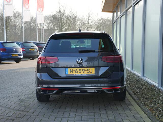 Volkswagen PASSAT Variant 1.5 TSI R-Line Business + | Achteruitrijcamera | Apple Carplay/Android Auto