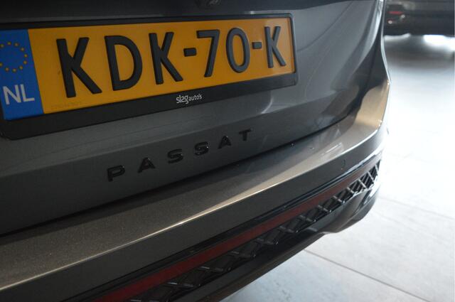 Volkswagen PASSAT Variant 2.0 TDI 3X R-LINE head up pano trekhaak 18 inch 150 pk !!