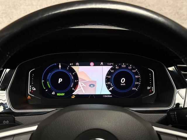 Volkswagen PASSAT Variant 1.4 TSI PHEV GTE 218Pk Automaat (VIRTUAL COCKPIT, APPLE CARPLAY, GROOT NAVI, STOELVERWARMING, CAMERA, KEYLESS, SPORTSTOELEN, MODE KNOP, ADAPTIVE CRUISE, NIEUWSTAAT)