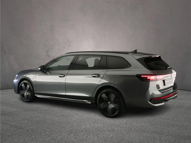 Volkswagen PASSAT Variant R-Line Edition 1.5 TSI eHybrid 272pk DSG Automaat Trekhaak, Panoramadak, Harman Kardon audio, Black style, Adaptive crusie control, Elektrische achterklep