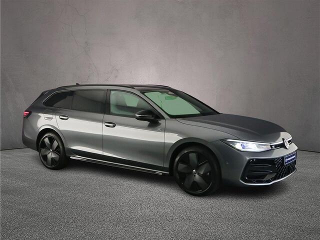Volkswagen PASSAT Variant R-Line Edition 1.5 TSI eHybrid 272pk DSG Automaat Trekhaak, Panoramadak, Harman Kardon audio, Black style, Adaptive crusie control, Elektrische achterklep