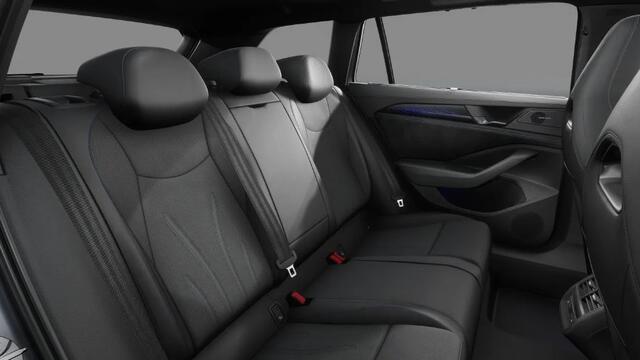 Volkswagen PASSAT Variant 1.5 eHybrid 272PK DSG R-Line Edition / Fabrieksgarantie / Black Style / Trekhaak / Leer / Panoramadak / 19'' LMV / VW