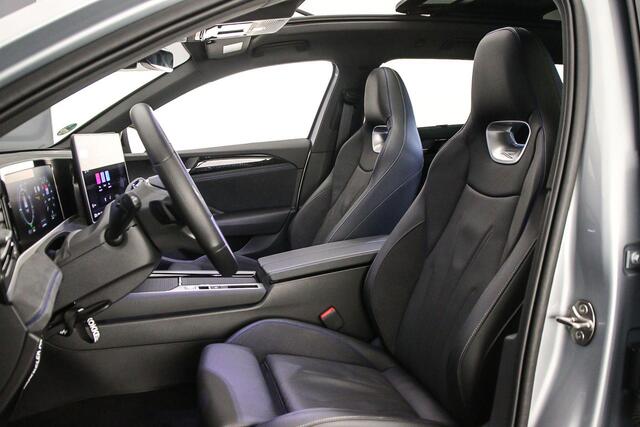 Volkswagen PASSAT Variant R-Line Edition 1.5 TSI eHybrid 272pk DSG Automaat Trekhaak, Harman Kardon audio, Panoramadak, Lederen bekleding, Black style, Adaptive cruise control