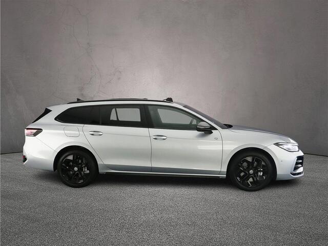 Volkswagen PASSAT Variant R-Line Edition 1.5 TSI eHybrid 272pk DSG Automaat Trekhaak, Harman Kardon audio, Panoramadak, Lederen bekleding, Black style, Adaptive cruise control