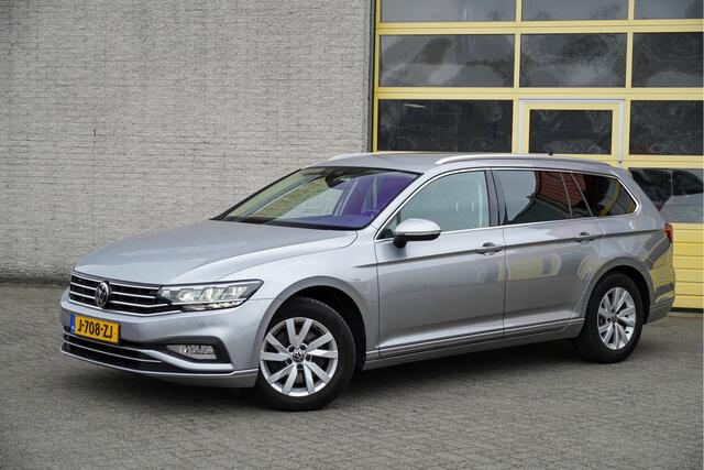 Volkswagen PASSAT Variant 1.5 TSI 150PK! Automaat Comfort Business 2020 Lmv 16" | Led V+A | Pdc | Keyless entry | Trekhaak | Elek. achterklep | Verwarmde voorruit | Achteruitrijcamera | App-Connect | Navi | Virtual cockpit | Climate control | Cruise control | Extra getint