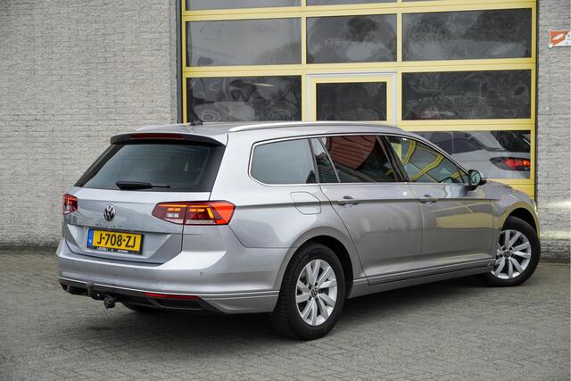 Volkswagen PASSAT Variant 1.5 TSI 150PK! Automaat Comfort Business 2020 Lmv 16" | Led V+A | Pdc | Keyless entry | Trekhaak | Elek. achterklep | Verwarmde voorruit | Achteruitrijcamera | App-Connect | Navi | Virtual cockpit | Climate control | Cruise control | Extra getint