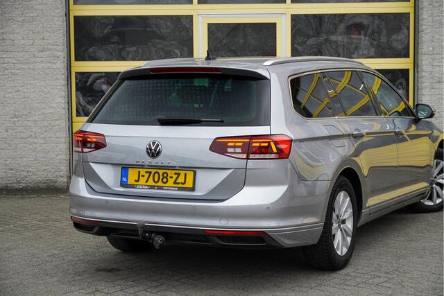 Volkswagen PASSAT Variant 1.5 TSI 150PK! Automaat Comfort Business 2020 Lmv 16" | Led V+A | Pdc | Keyless entry | Trekhaak | Elek. achterklep | Verwarmde voorruit | Achteruitrijcamera | App-Connect | Navi | Virtual cockpit | Climate control | Cruise control | Extra getint