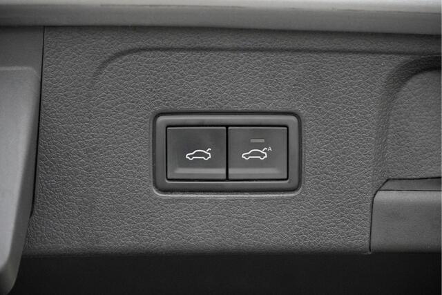 Volkswagen PASSAT Variant 1.5 TSI 150PK! Automaat Comfort Business 2020 Lmv 16" | Led V+A | Pdc | Keyless entry | Trekhaak | Elek. achterklep | Verwarmde voorruit | Achteruitrijcamera | App-Connect | Navi | Virtual cockpit | Climate control | Cruise control | Extra getint