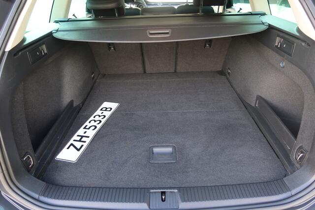 Volkswagen PASSAT Variant 1.5 150PK TSI Highline DSG I TREKHAAK