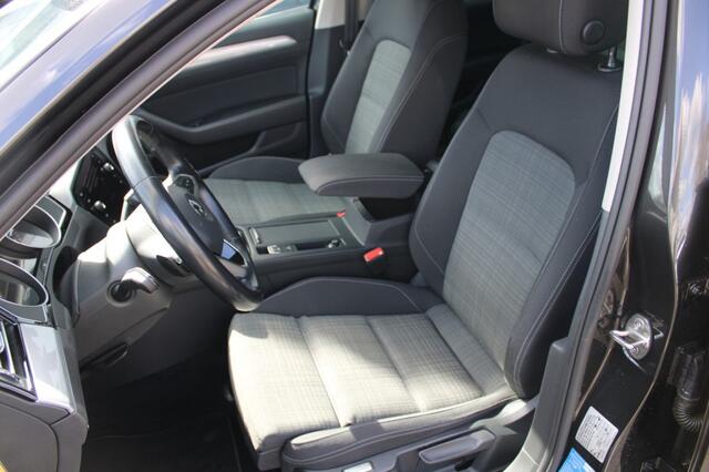 Volkswagen PASSAT 1.5 TSI R-LINE Business + Navigatie Climate ADCR Cruise sport Super!