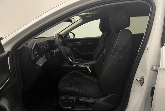 Volkswagen PASSAT Variant 2.0 TDI 150 PK Automaat ACC Trekhaak LED Massage 360 Camera Stuurverwarming Stoelverwarming