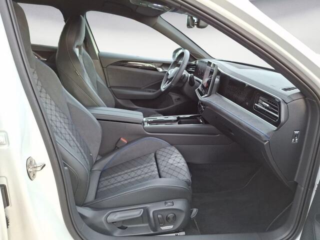 Volkswagen PASSAT Variant 2.0 TDI R-Line 150 PK Automaat ACC Trekhaak LED Massage 360 Camera Stuurverwarming Stoelverwarming