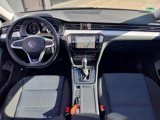 Volkswagen PASSAT 1.4 TSI PHEV GTE 1e EIGENAAR PANO DAK CAMERA NAVI ADAPT CRUISE CARPLAY LED ECC TREKHAAK