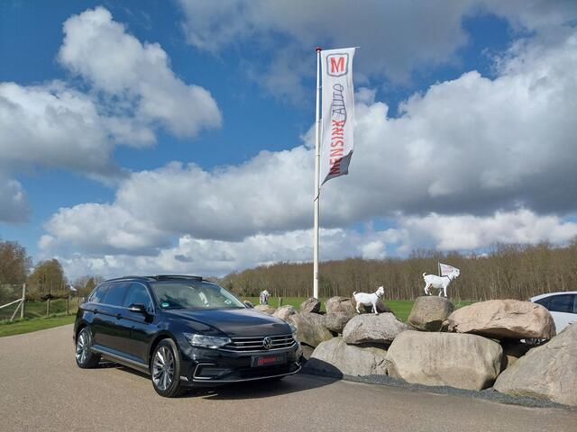 Volkswagen PASSAT 1.4 TSI PHEV GTE 1e EIGENAAR PANO DAK CAMERA NAVI ADAPT CRUISE CARPLAY LED ECC TREKHAAK