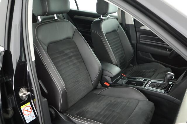 Volkswagen PASSAT Variant 1.5 TSI 150pk DSG Business HUD Trekhaak Camera Keyless Navigatie Voorruitverwarming