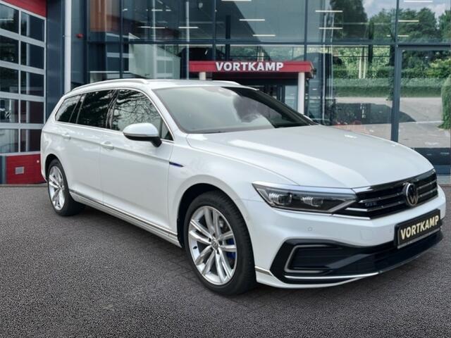 Volkswagen PASSAT 1.4 TSI GTE TREKHAAK/CAMERA/ELEK-KLEP/ACC/STANDKACHEL/STOELVERW/NAVI/CARPLAY