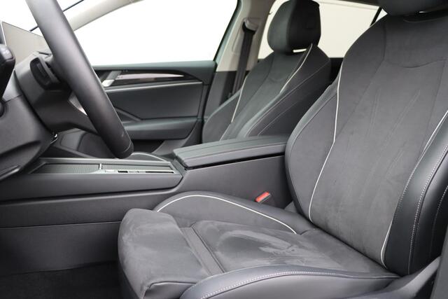 Volkswagen PASSAT Variant 1.5 eHybrid Business 204pk DSG6 |Massage | Trekhaak | HUD | Camera