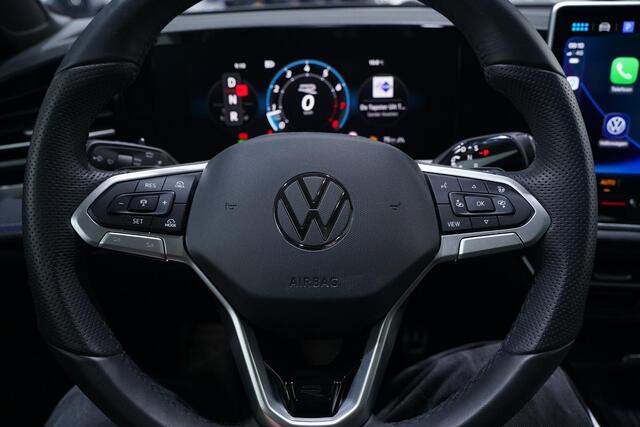 Volkswagen PASSAT R-line 150 PK DSG Panodak camera IQ Light Stoel-/stuurverwarming Apple Carplay R-Line int./ext. 19 Inch