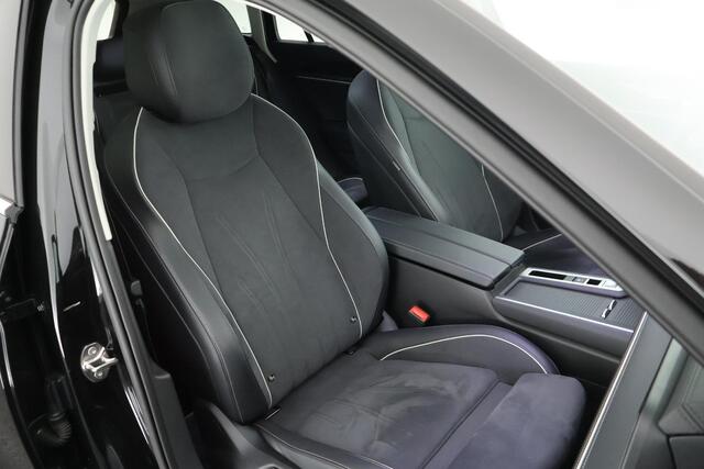 Volkswagen PASSAT Variant 1.5 eHybrid 204pk Business Trekhaak Camera Leder/Alcantara Stoel+ Stuurverwarming Massage Led Navigatie