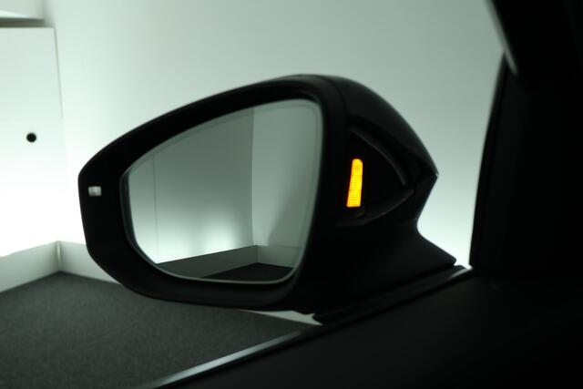 Volkswagen PASSAT Variant 1.5 eHybrid 204pk Business Trekhaak Camera Leder/Alcantara Stoel+ Stuurverwarming Massage Led Navigatie