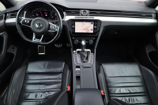 Volkswagen PASSAT Variant 1.4 TSI Highline Business R leder, R Line, panoramadak, trekhaak, dealeronderhouden ,LED plus, LMV, R line 4 seizoenenbanden, digital cockpit pro, elektrische achterklep, side assist, stoelverwarming, zwarte dakhemel, privacy glas, etc.