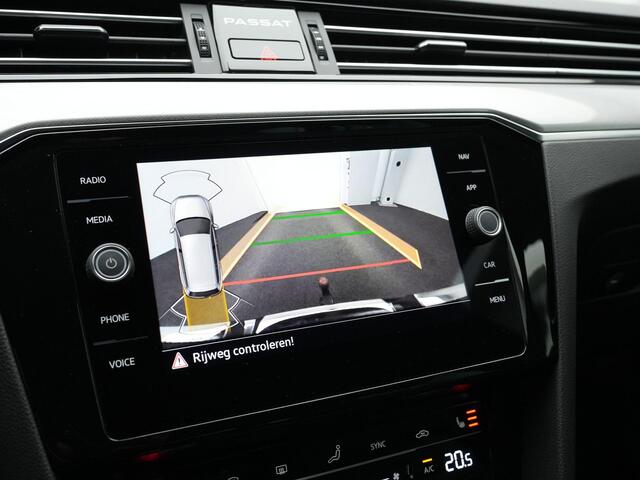 Volkswagen PASSAT 1.4 TSI 218 pk PHEV GTE Business | Trekhaak | Leder | Adaptief onderstel | IQ Light | Achteruitrijcamera | Stoelverwarming