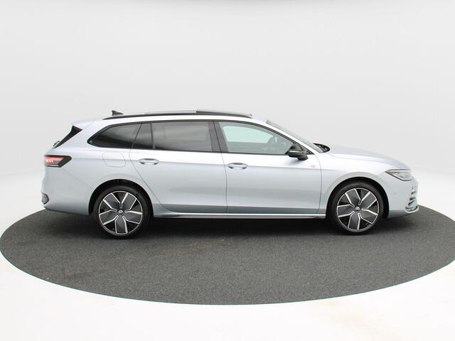 Volkswagen PASSAT R-Line Edition 1.5 eHybrid 204 PK | Trekhaak | Panoramadak | Black Style | Elektrisch verstelbare stoelen |
