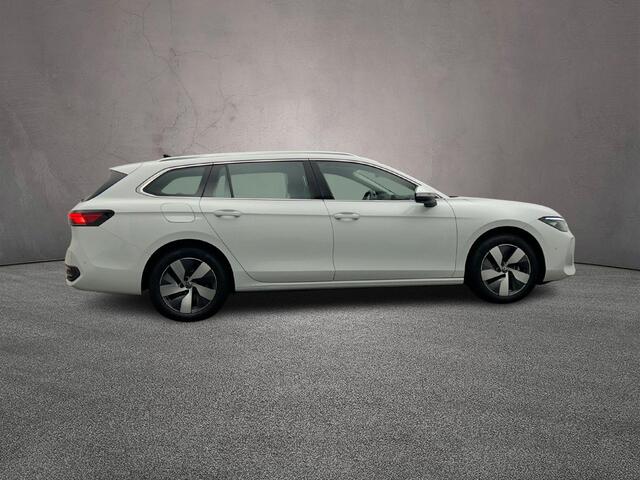 Volkswagen PASSAT Variant Business 1.5 eTSI 150pk DSG Automaat Trekhaak, Adaptive cruise control, Navigatie, LED koplampen, Achteruitrijcamera, Stoelverwarming