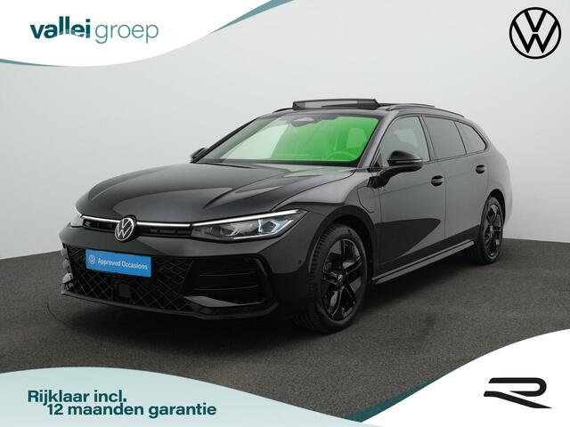 Volkswagen PASSAT Variant 1.5 eHybrid 272 pk R-Line | Panoramadak | Trekhaak | Head-up display | IQ Light | Adaptief onderstel | Stuur-/achterbankverwarming | Achteruitrijcamera