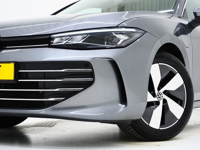 Volkswagen PASSAT Variant 1.5 eHybrid 204PK | Leder/Alcantara | Massage | Trekhaak | HUD | Camera | Adaptive Cruise | Sfeerlicht | Carplay