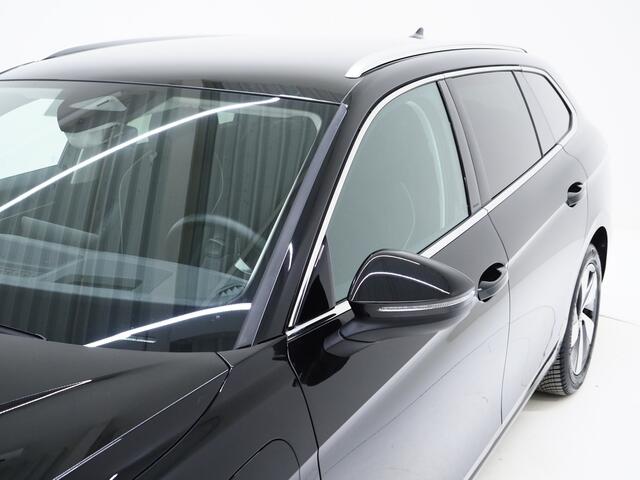 Volkswagen PASSAT Variant 1.5 eHybrid 204PK | Leder/Alcantara | Massage | Trekhaak | HUD | Camera | Adaptive Cruise | Sfeerlicht | Carplay