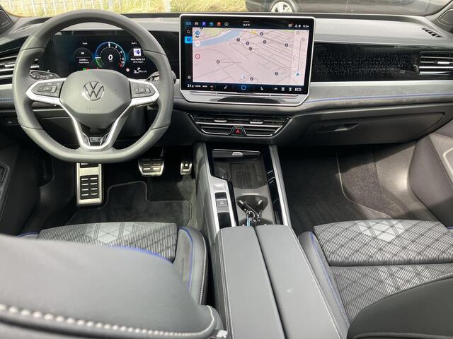Volkswagen PASSAT Variant 1.5eHybrid 200kW/272PK R-Line Edition · Panoramadak · Harman Kardon sound · 360°Camera + Parkeersensoren· Trekhaak · Garantie t/m 17-08-2030 of 100000km.