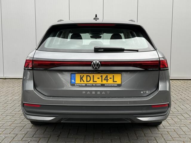 Volkswagen PASSAT Variant 1.5 eTSI Business Carplay Camera Stoelverwarming