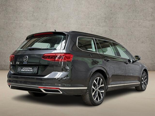 Volkswagen PASSAT Variant 1.4 TSI PHEV GTE 218Pk Automaat (APPLE CARPLAY, GROOT NAVI, CLIMATE, CAMERA, KEYLESS, SPORTSTOELEN, GETINT GLAS, ELEK ACHTERKLEP, PARKEERSENSOREN, NIEUWSTAAT)