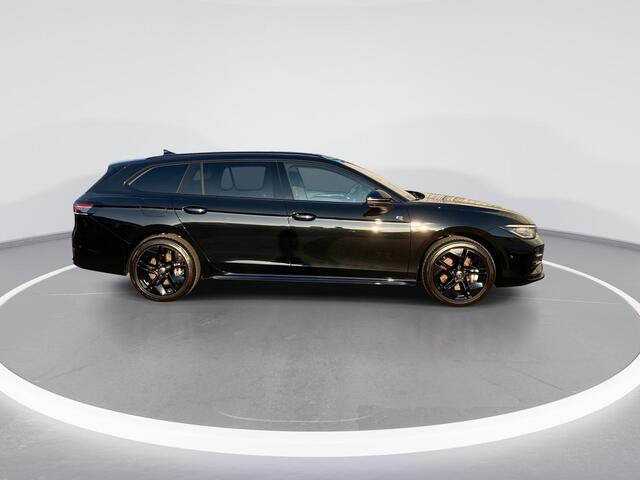 Volkswagen PASSAT Variant 1.5eHybrid 200kW/272PK R-Line Black Style DSG · Panoramadak · Trekhaak · Harman/Kardon sound · Camera · Garantie t/m 03-07-2030 of 100000km