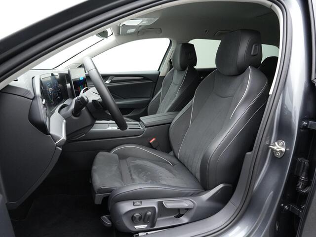 Volkswagen PASSAT Variant 1.5 e-Hybrid 204 pk DSG Business | Trekhaak | Head-up display | Achteruitrijcamera | Stuur-/stoelverwarming | Adaptive Cruise