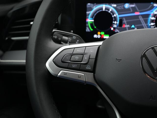 Volkswagen PASSAT Variant 1.5 e-Hybrid 204 pk DSG Business | Trekhaak | Head-up display | Achteruitrijcamera | Stuur-/stoelverwarming | Adaptive Cruise