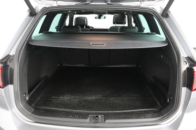 Volkswagen PASSAT Variant 1.5 TSI Elegance Business R-Line